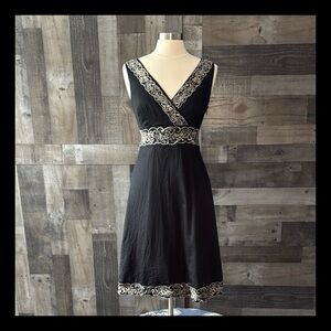 Tweeds black v-neck dress size 4 gold floral embroider dark feminine whimsigoth